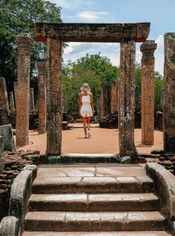 Polonnaruwa-arch-scaled